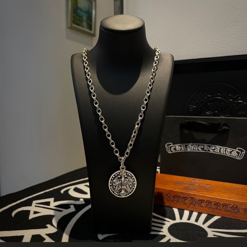 Ch**me He**ts necklaces